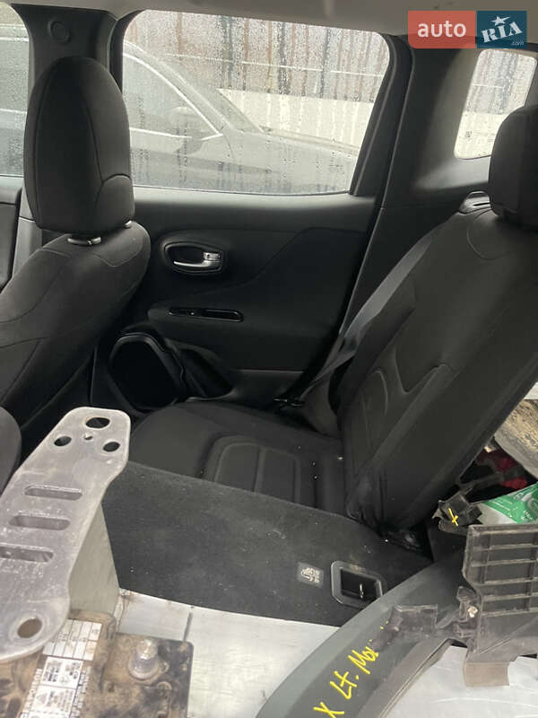 Позашляховик / Кросовер Jeep Renegade 2019 в Києві фото 8 Позашляховик / Кросовер Jeep Renegade 2019 в Києві