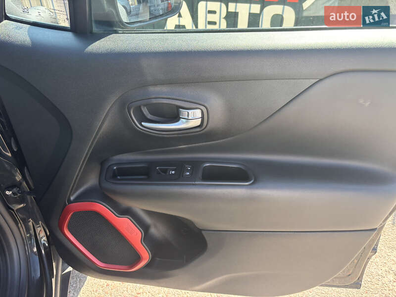 Позашляховик / Кросовер Jeep Renegade 2018 в Києві фото 14 Позашляховик / Кросовер Jeep Renegade 2018 в Києві