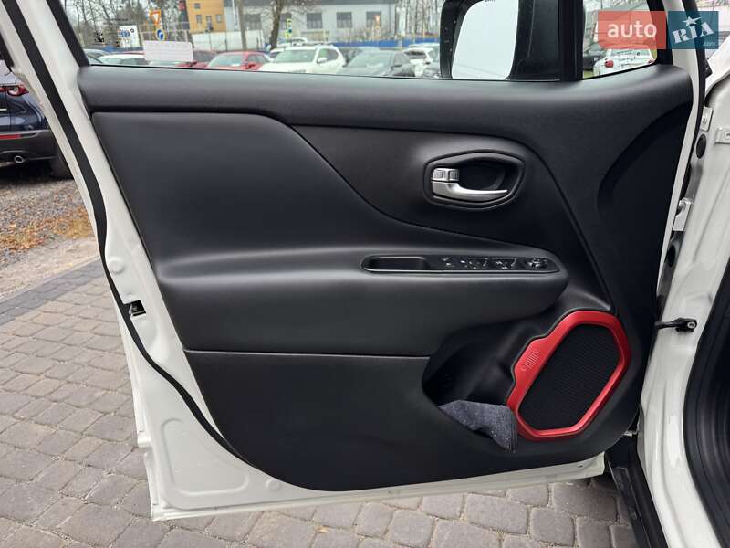 Внедорожник / Кроссовер Jeep Renegade 2016 в Виннице