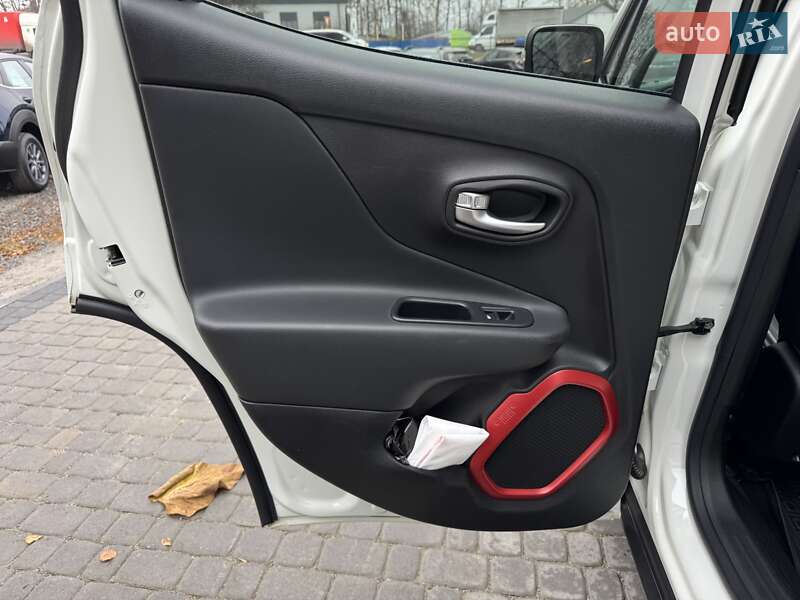 Внедорожник / Кроссовер Jeep Renegade 2016 в Виннице