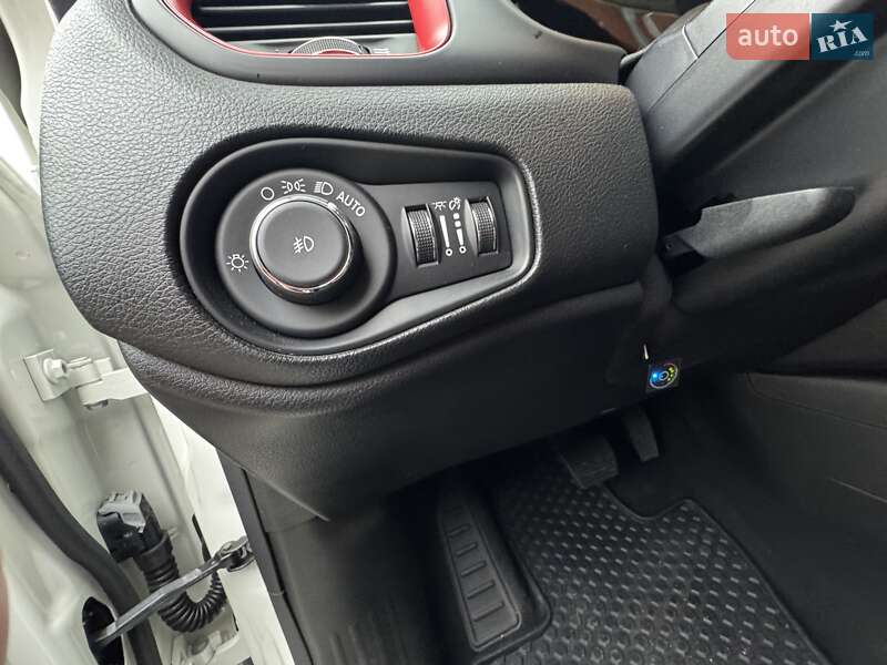 Внедорожник / Кроссовер Jeep Renegade 2016 в Виннице