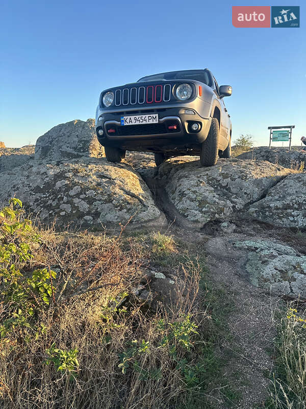 Внедорожник / Кроссовер Jeep Renegade 2016 в Киеве