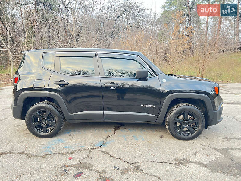 Внедорожник / Кроссовер Jeep Renegade 2015 в Чернигове