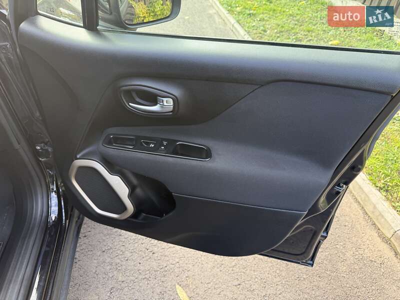 Позашляховик / Кросовер Jeep Renegade 2016 в Києві