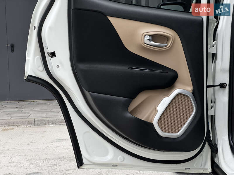 Внедорожник / Кроссовер Jeep Renegade 2016 в Киеве