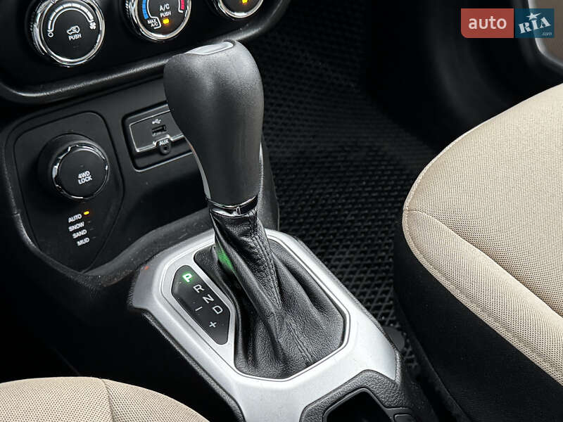 Внедорожник / Кроссовер Jeep Renegade 2016 в Киеве