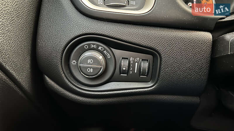 Позашляховик / Кросовер Jeep Renegade 2016 в Одесі фото 16 Позашляховик / Кросовер Jeep Renegade 2016 в Одесі