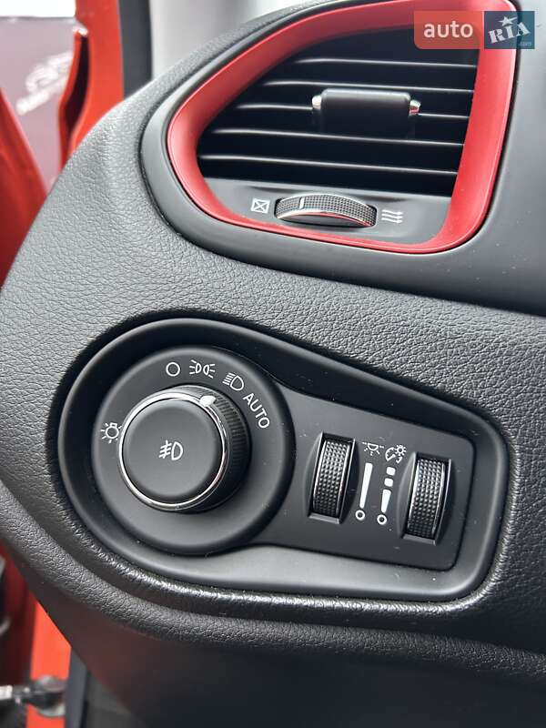 Внедорожник / Кроссовер Jeep Renegade 2015 в Сумах