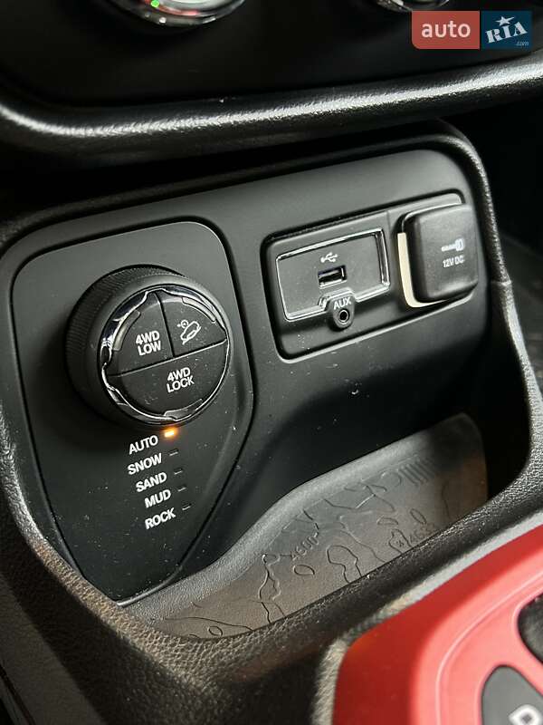 Внедорожник / Кроссовер Jeep Renegade 2015 в Сумах