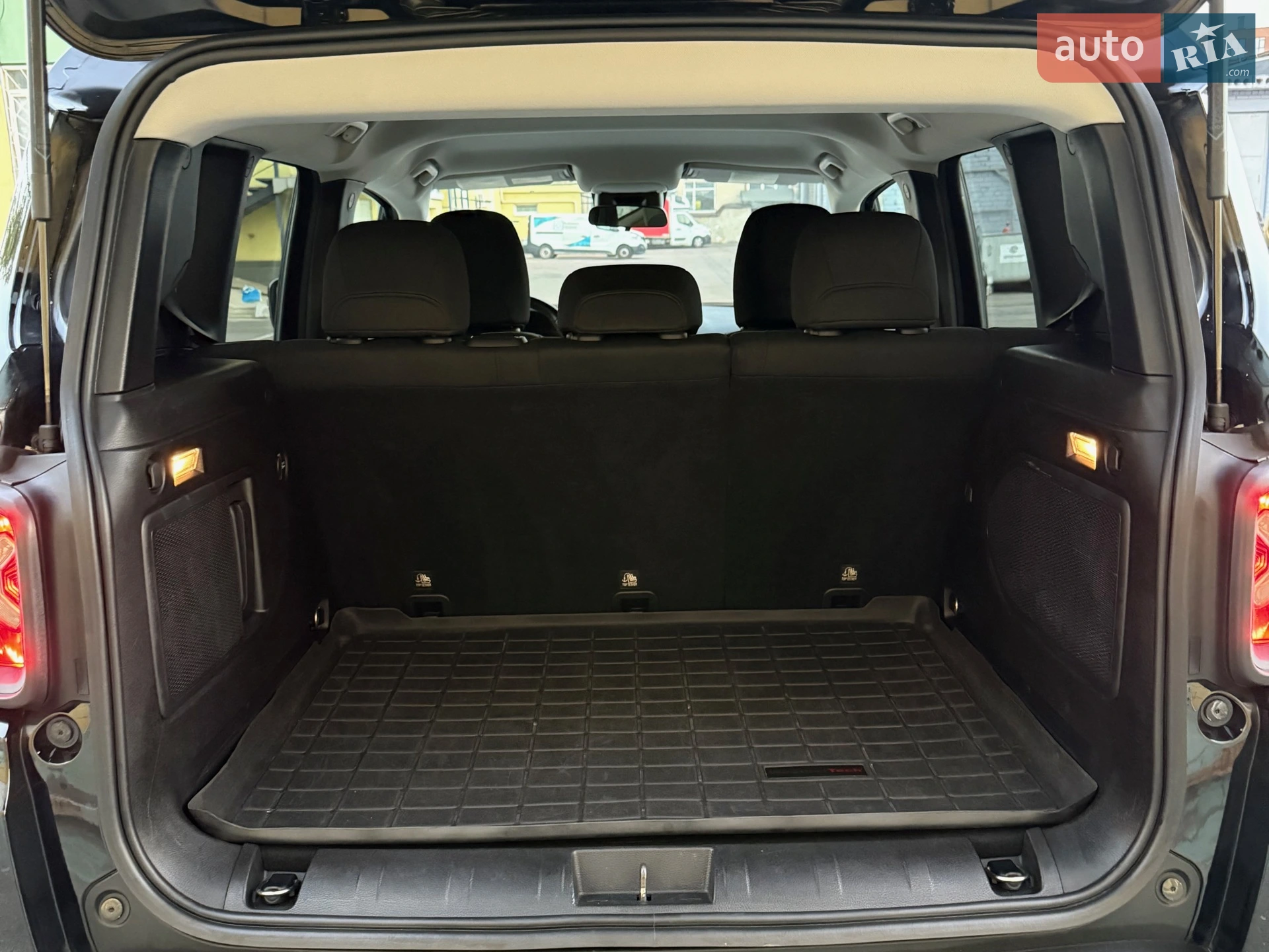 2015 Jeep Renegade - мініатюра 35