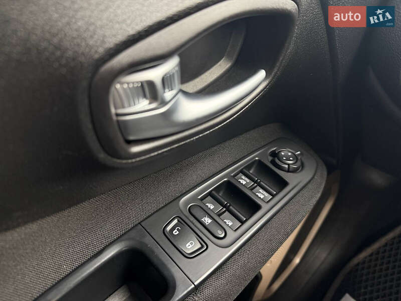 Позашляховик / Кросовер Jeep Renegade 2017 в Житомирі