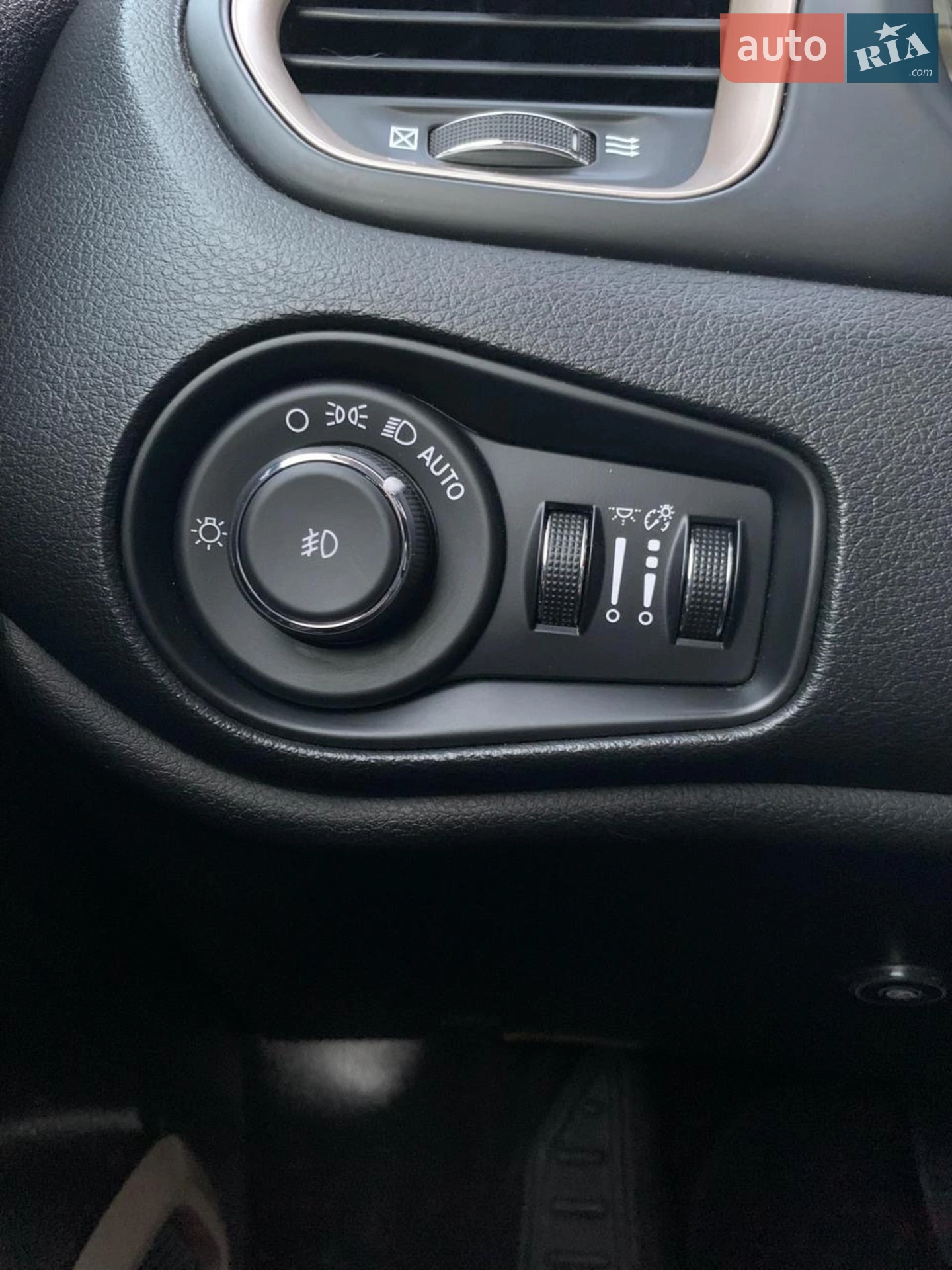 2015 Jeep Renegade - мініатюра 29