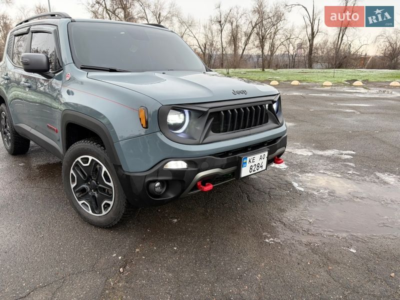 Внедорожник / Кроссовер Jeep Renegade 2016 в Кривом Роге