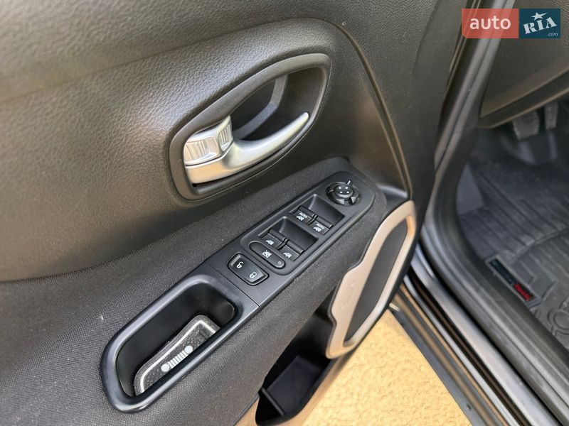 Внедорожник / Кроссовер Jeep Renegade 2016 в Киеве