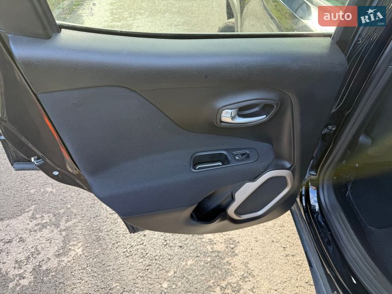 Внедорожник / Кроссовер Jeep Renegade 2016 в Киеве