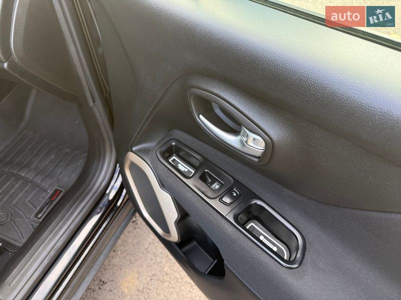 Внедорожник / Кроссовер Jeep Renegade 2016 в Киеве