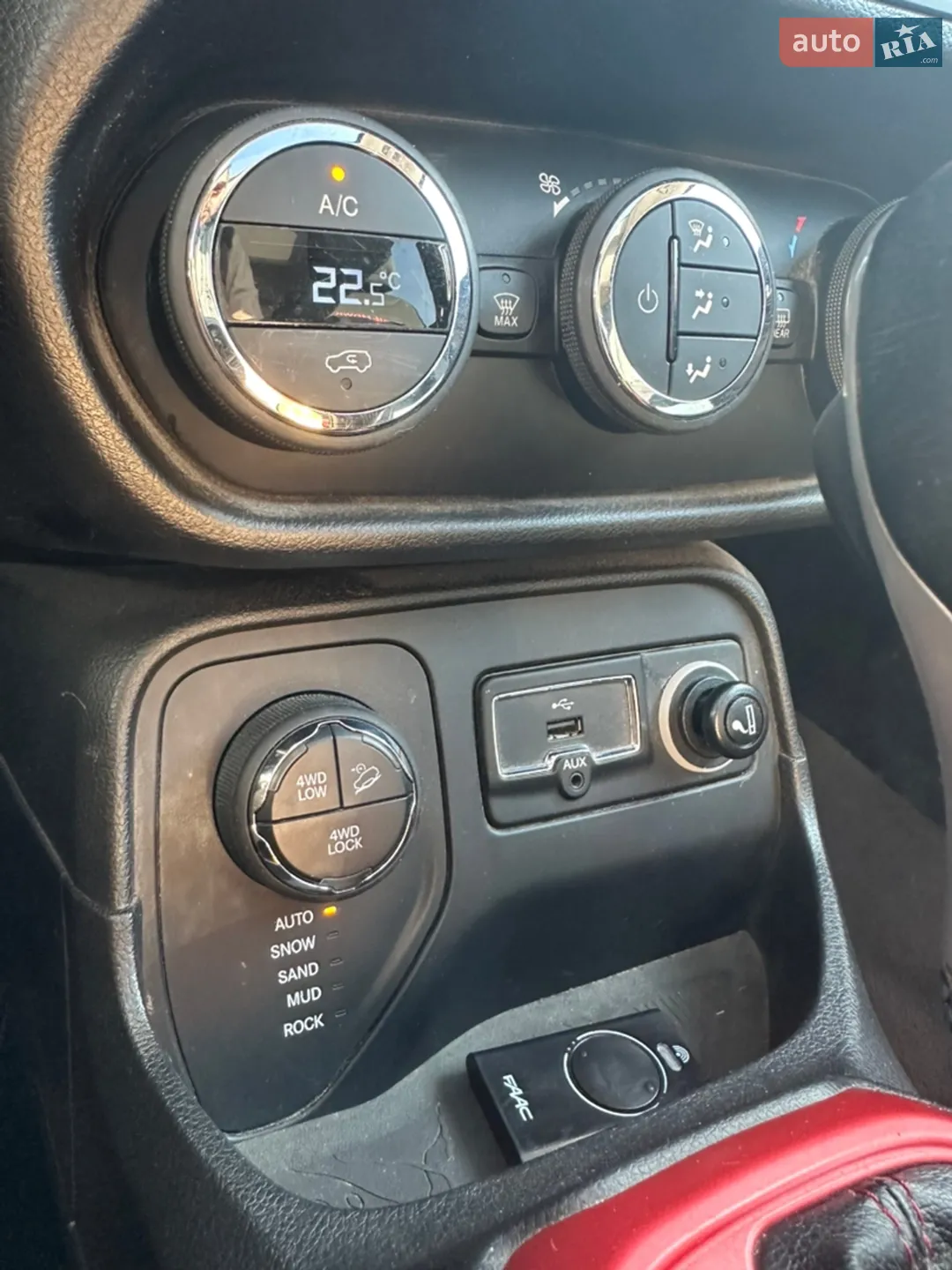 2015 Jeep Renegade - мініатюра 15