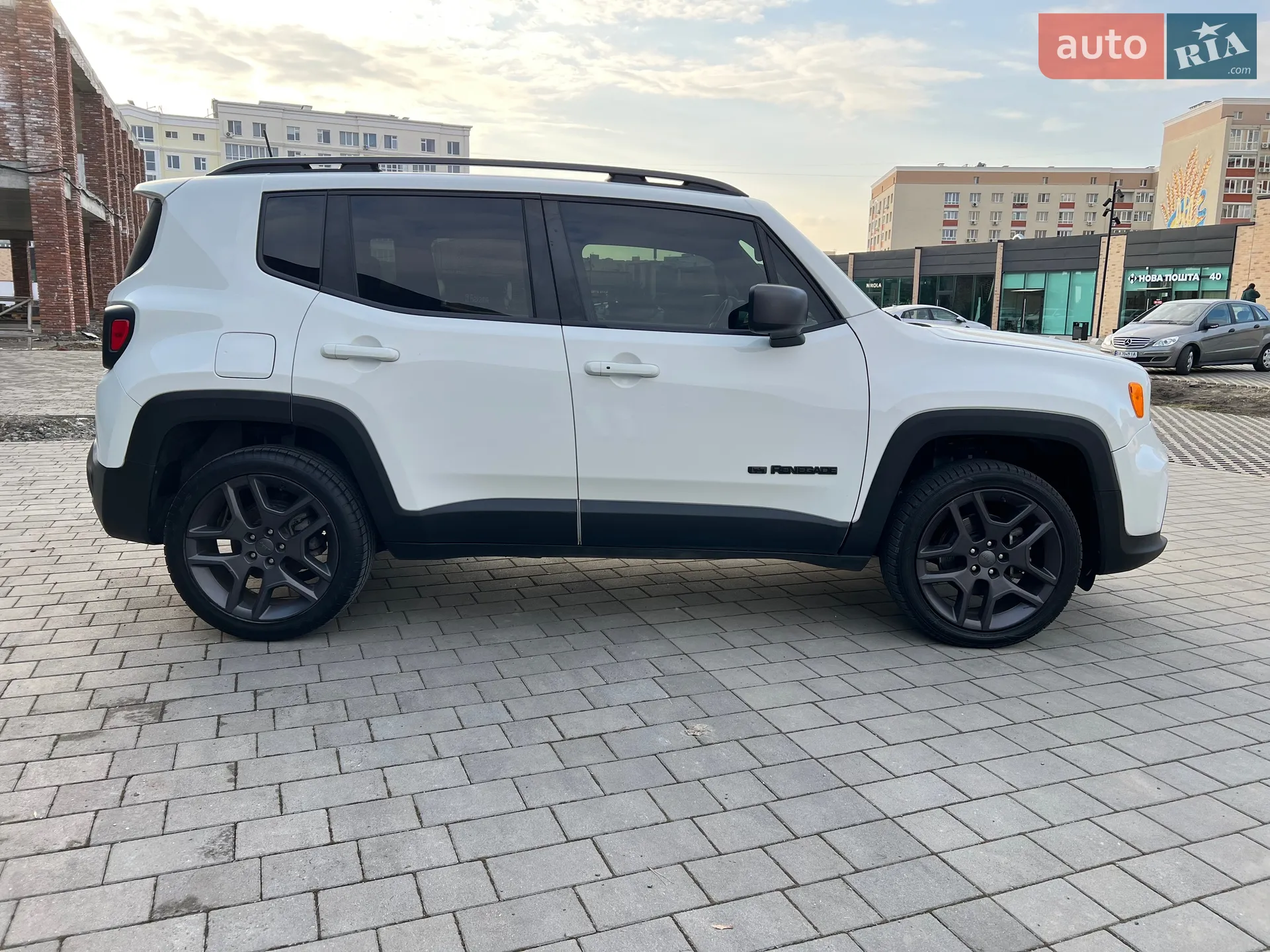 2020 Jeep Renegade - мініатюра 4