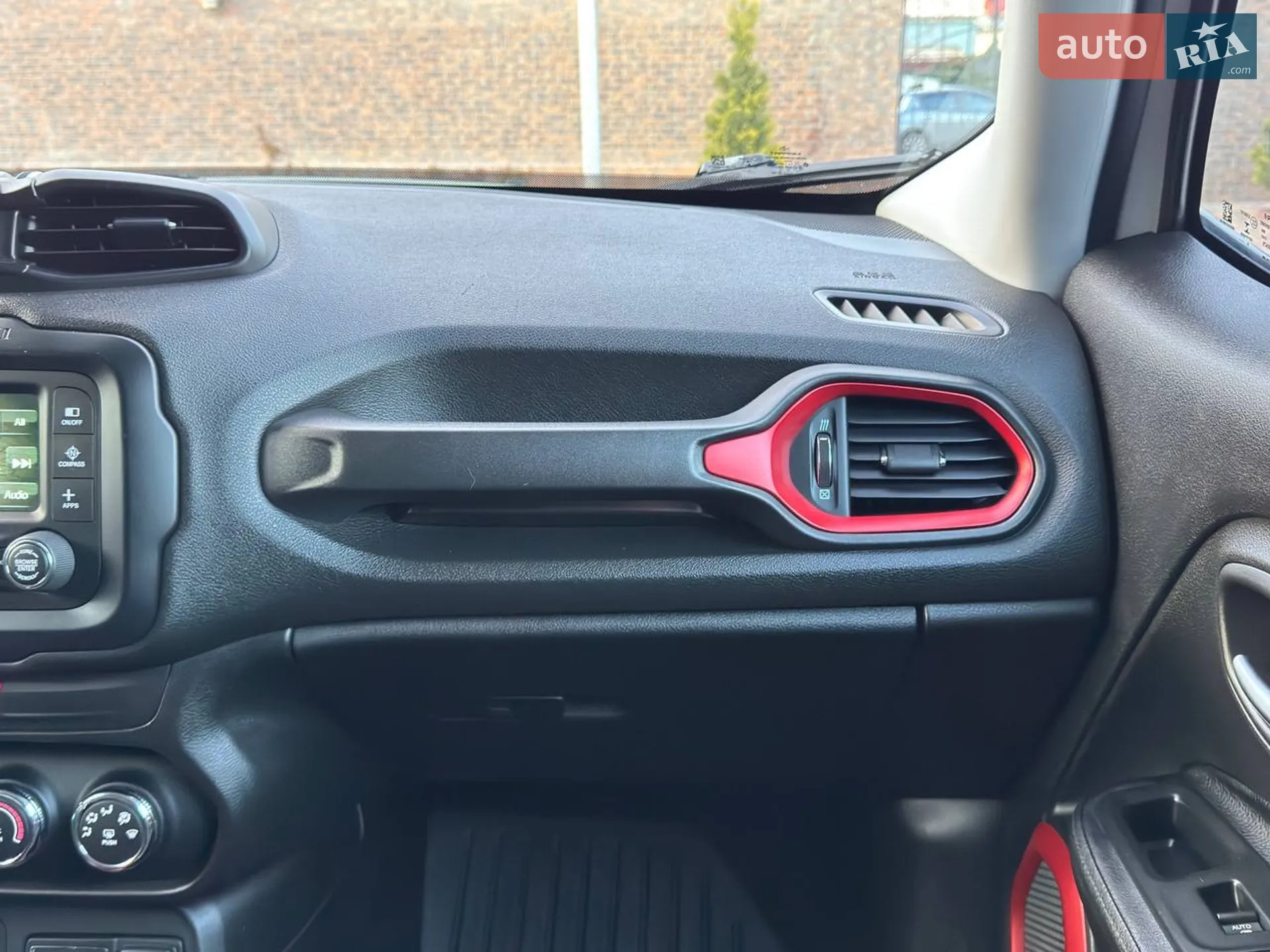 2015 Jeep Renegade - мініатюра 44