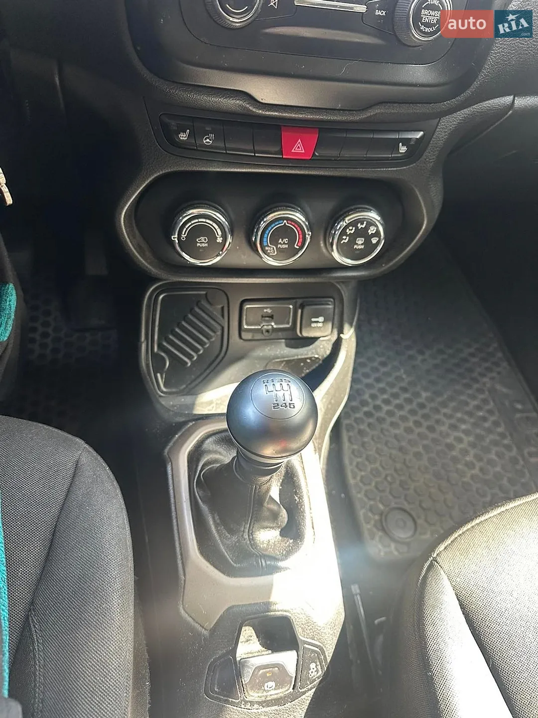 2015 Jeep Renegade - мініатюра 22