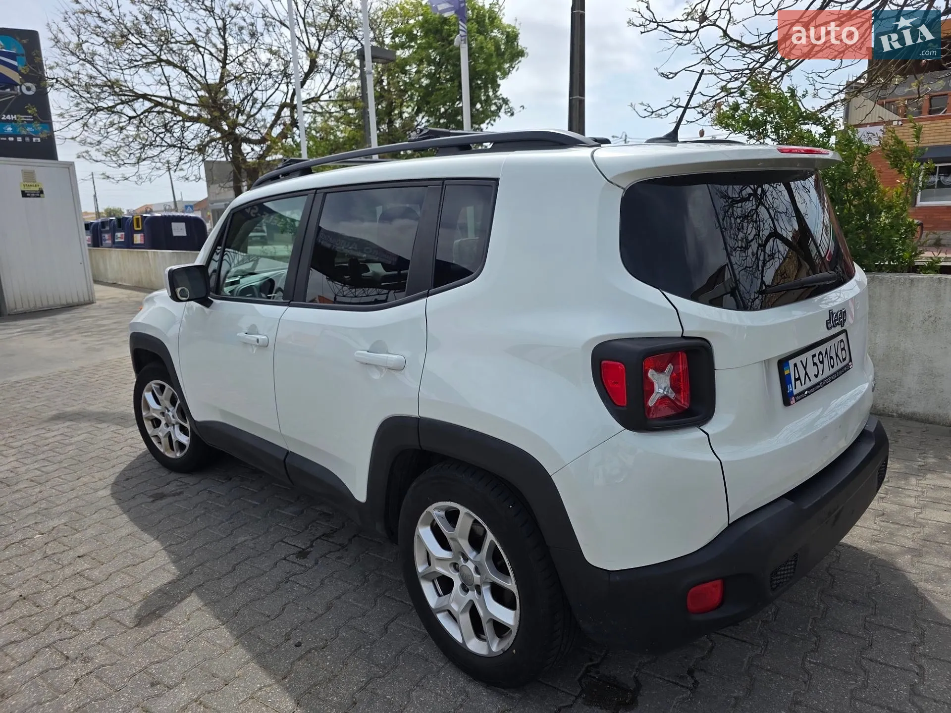 2015 Jeep Renegade - мініатюра 2