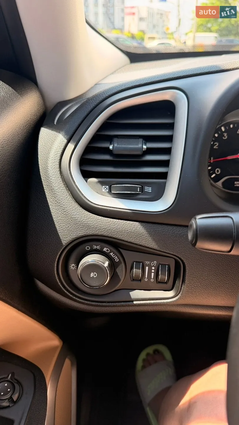 2015 Jeep Renegade - мініатюра 14