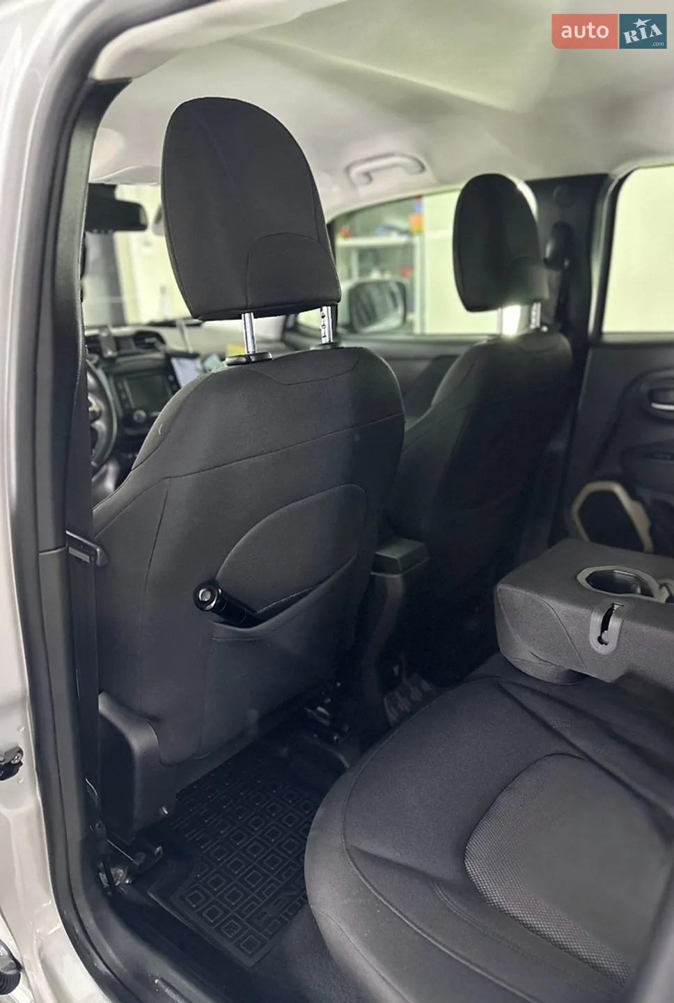 2017 Jeep Renegade - мініатюра 3