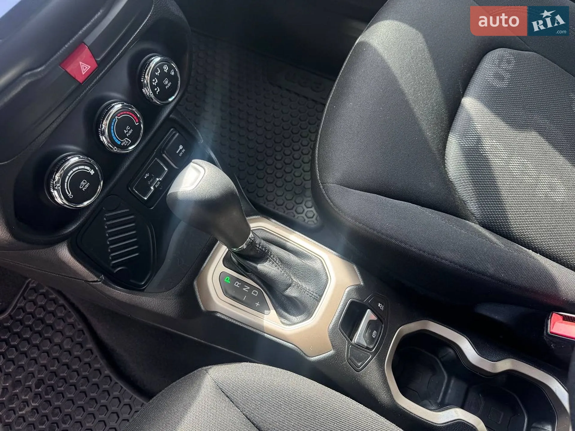 2016 Jeep Renegade - мініатюра 17
