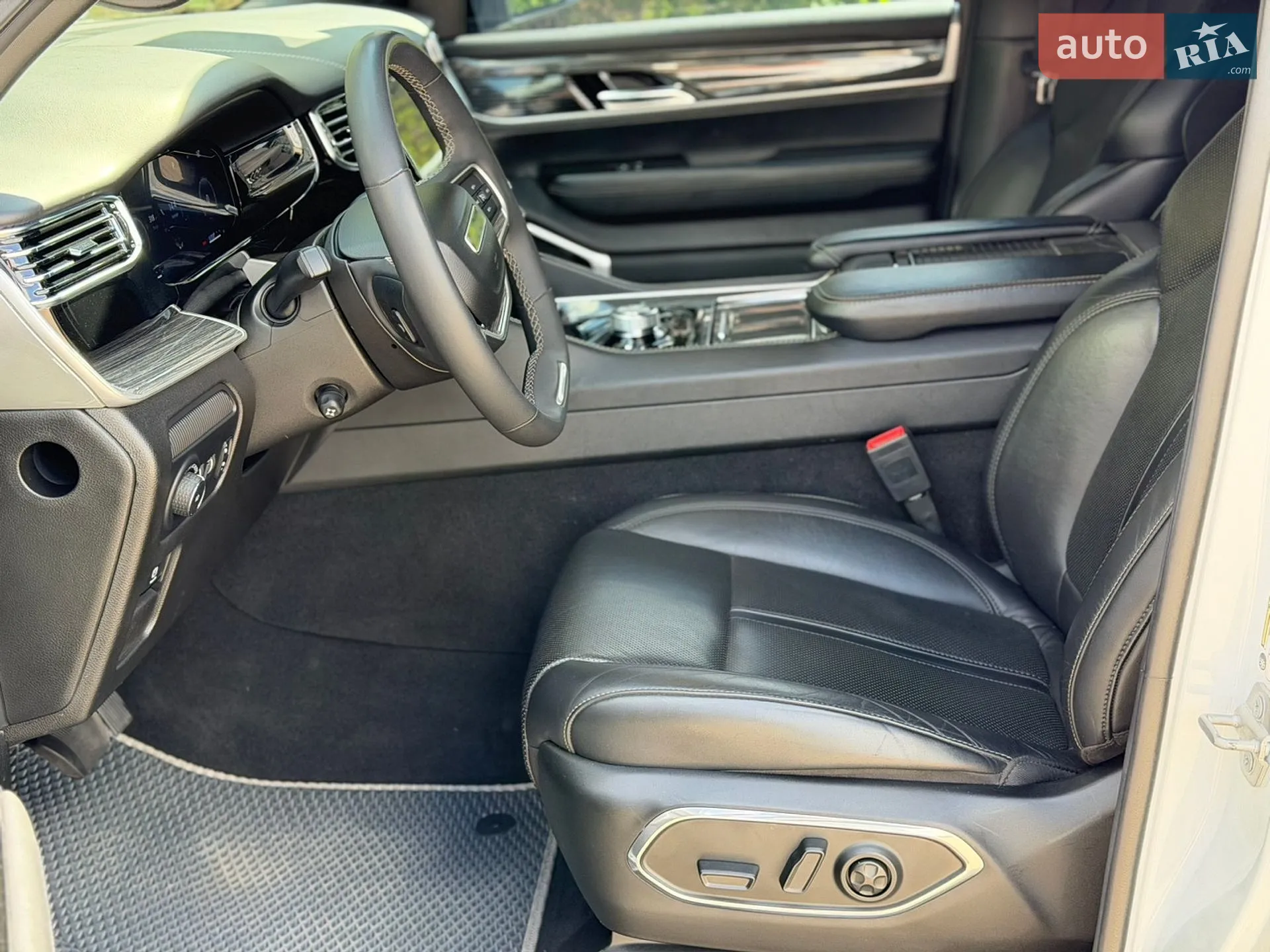 2021 Jeep Grand Wagoneer - мініатюра 24