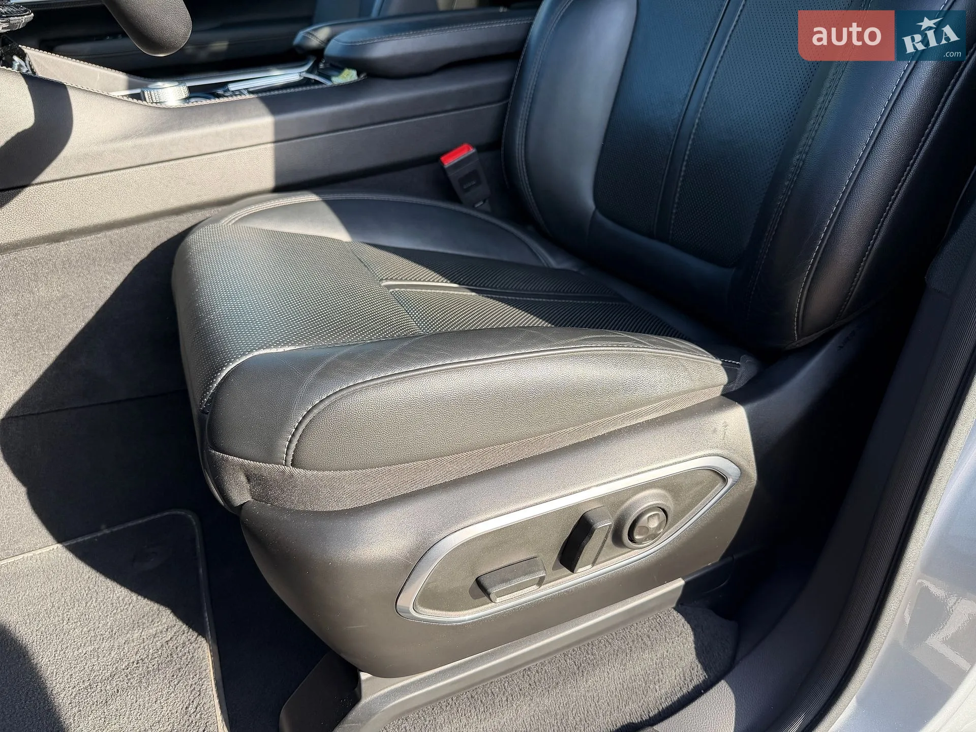 2023 Jeep Grand Wagoneer - мініатюра 20