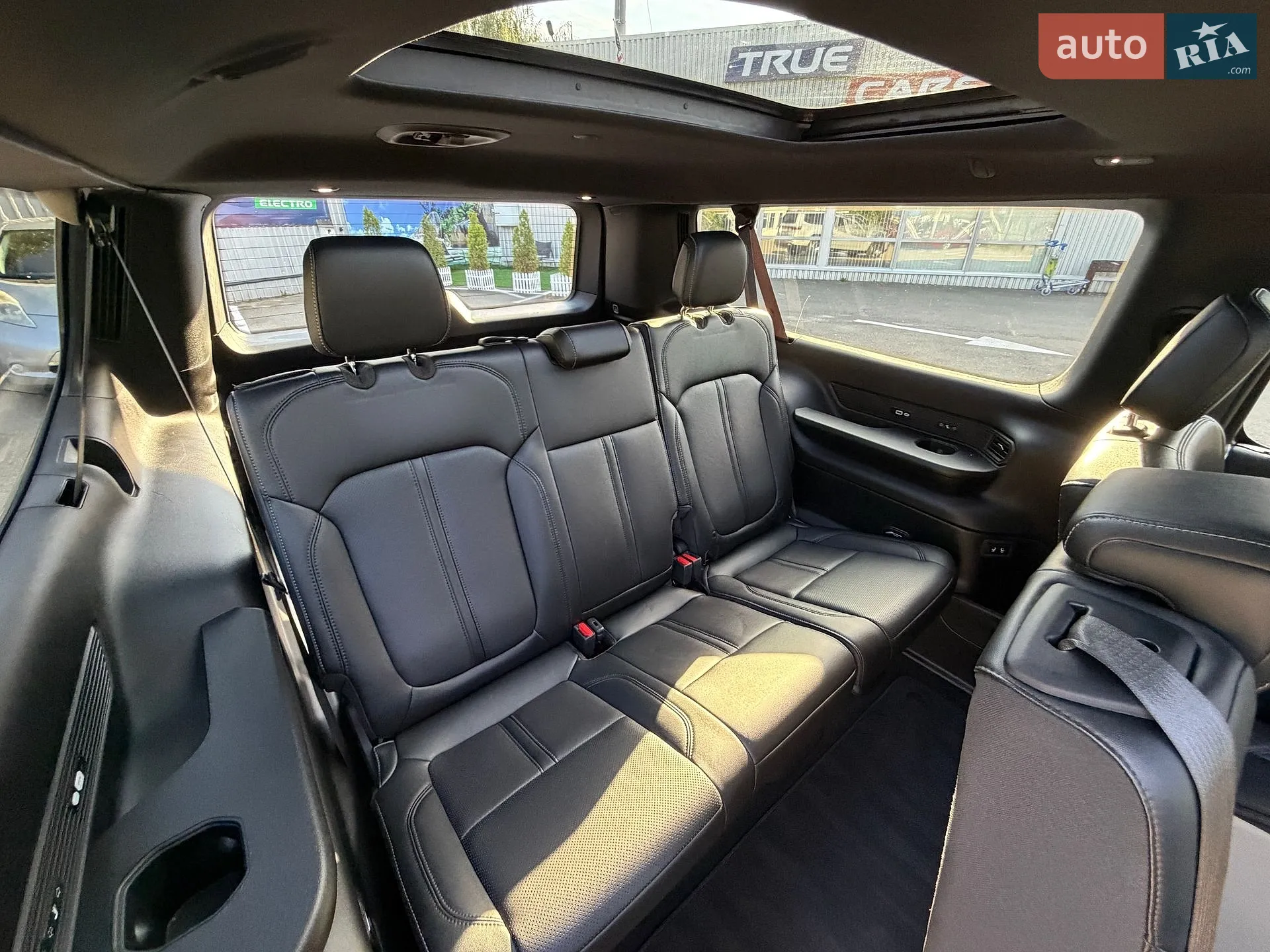 2023 Jeep Grand Wagoneer - мініатюра 44