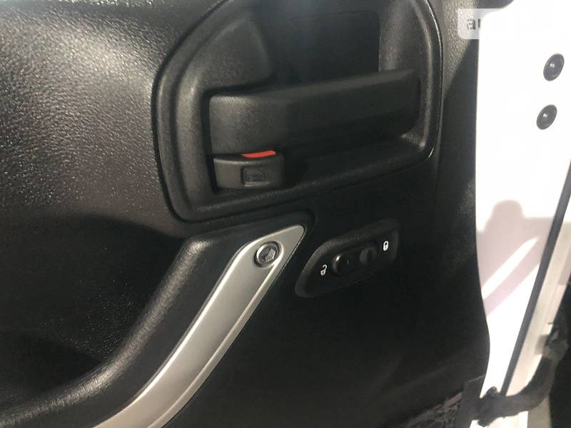Позашляховик / Кросовер Jeep Wrangler 2015 в Києві