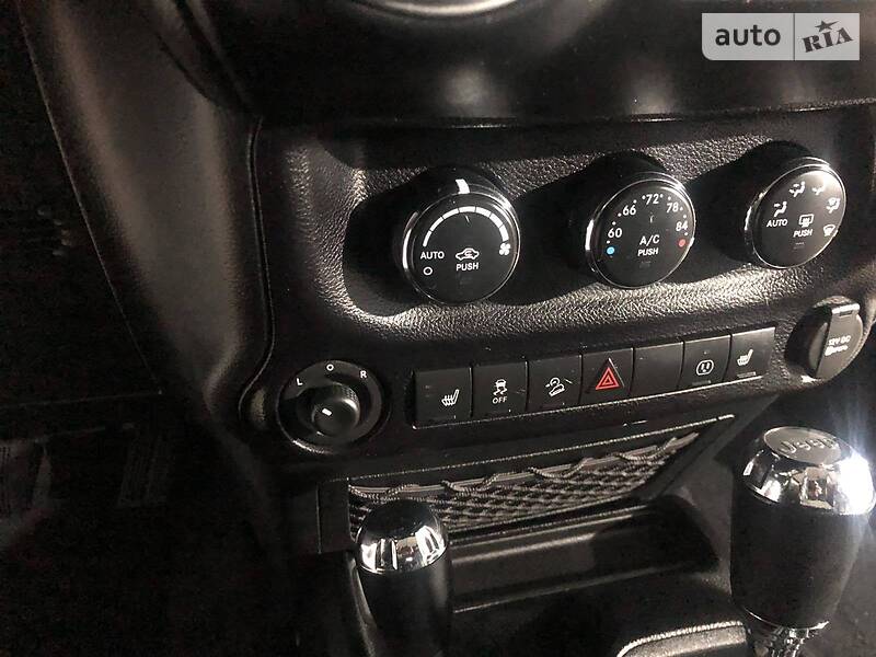 Позашляховик / Кросовер Jeep Wrangler 2015 в Києві