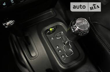 Внедорожник / Кроссовер Jeep Wrangler 2015 в 