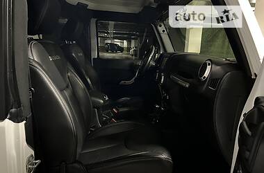 Внедорожник / Кроссовер Jeep Wrangler 2015 в 
