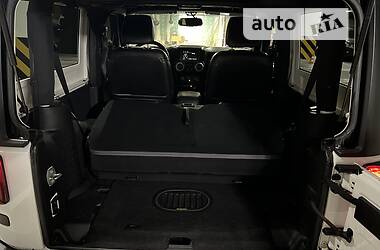 Внедорожник / Кроссовер Jeep Wrangler 2015 в 