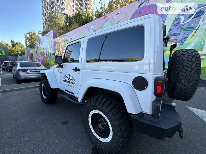 Внедорожник / Кроссовер Jeep Wrangler 2012 в Киеве