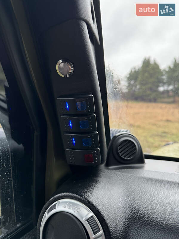 Позашляховик / Кросовер Jeep Wrangler 2012 в Житомирі