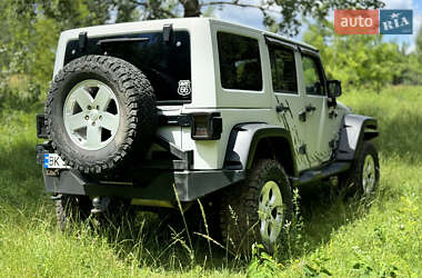Внедорожник / Кроссовер Jeep Wrangler 2011 в 