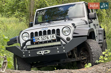 Внедорожник / Кроссовер Jeep Wrangler 2011 в 