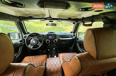 Внедорожник / Кроссовер Jeep Wrangler 2011 в 