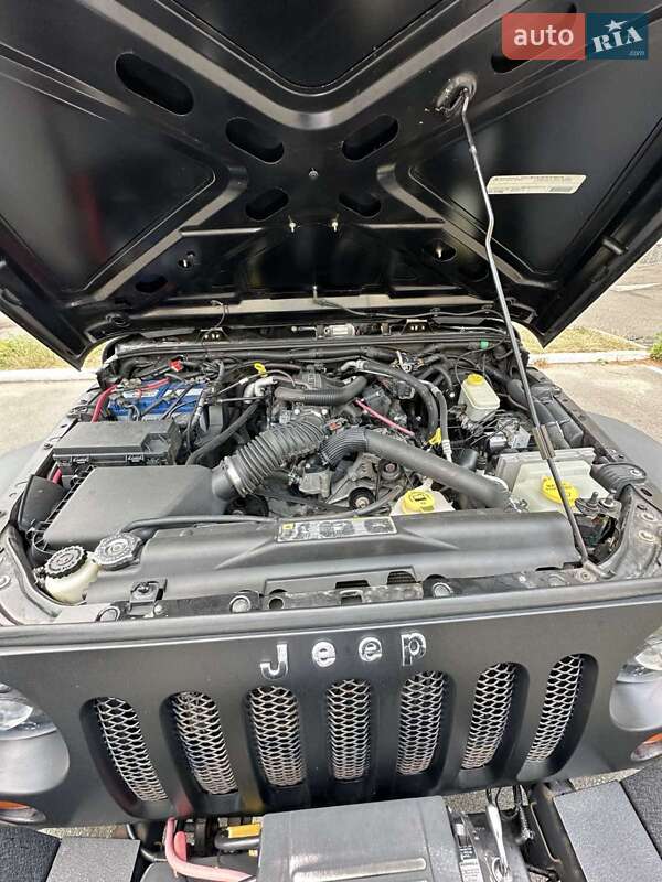 Внедорожник / Кроссовер Jeep Wrangler 2011 в Киеве