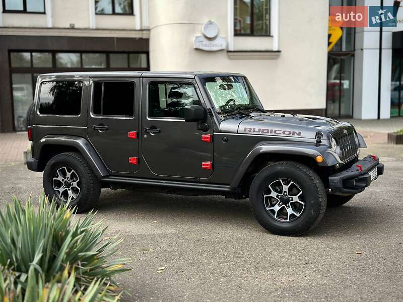 Внедорожник / Кроссовер Jeep Wrangler 2016 в Черновцах