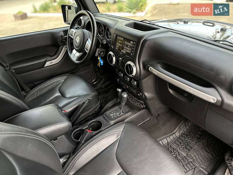 Внедорожник / Кроссовер Jeep Wrangler 2016 в Черновцах