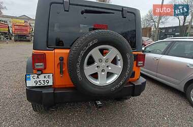 Внедорожник / Кроссовер Jeep Wrangler 2012 в 