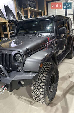 Внедорожник / Кроссовер Jeep Wrangler 2015 в Черновцах