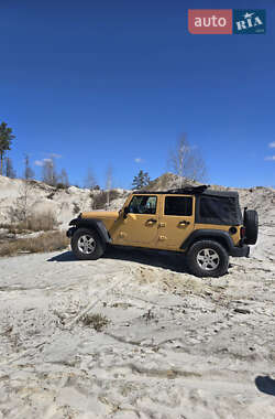 Внедорожник / Кроссовер Jeep Wrangler 2013 в 