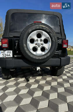 Позашляховик / Кросовер Jeep Wrangler 2013 в 