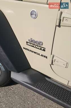 Внедорожник / Кроссовер Jeep Wrangler 2017 в 
