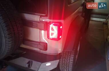 Внедорожник / Кроссовер Jeep Wrangler 2017 в 